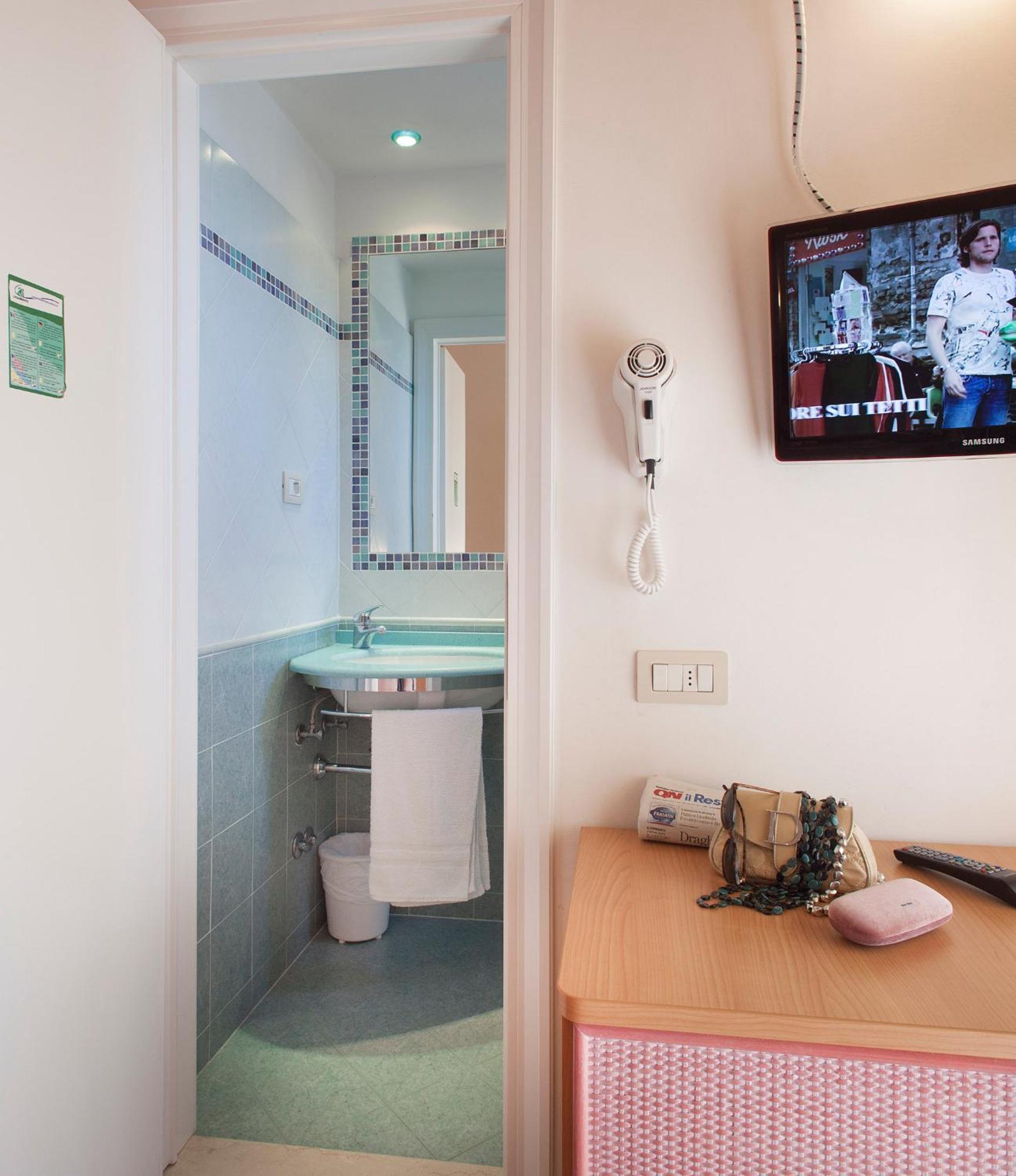 Standard Triple Room,266393949:JPEG